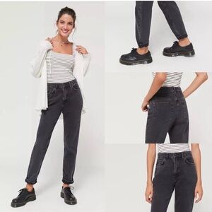 BDG Urban Outfitters Black Mom Jeans size 25